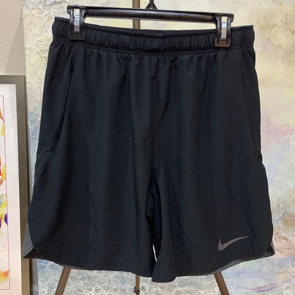 Nike Dri-Fit black and gray athletic shorts size medium